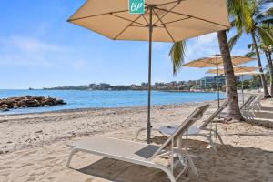 Arama Bay Beachfront Condos - Rooftop Hot Tubs & Ocean Views