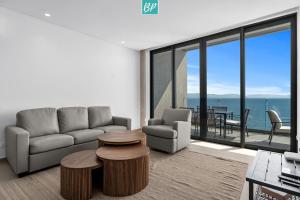 Arama Bay Beachfront Condos - Rooftop Hot Tubs & Ocean Views
