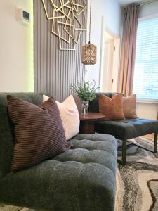 Luxe Suite - Comfort - King Bed and Free Parking