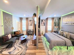 Luxe Suite - Comfort - King Bed and Free Parking