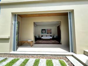 Luxury Pool Villa Bangtao Phuket close to beach