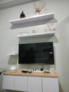 SHORE RESIDENCES TOWER D1 PASAY CITY DIRECT TO POOL UNIT by heart