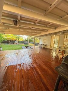 Sunset Views, 5 Mins to Beaches, Quirky Retreat