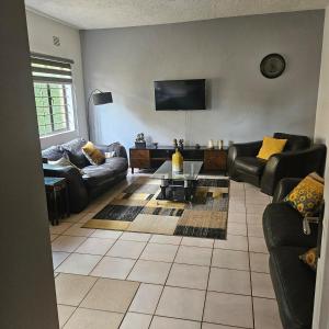 Entire secluded sea view cottage in Pennington