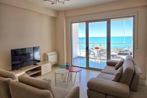 Brisa Del Mar Beachfront Apartment