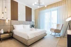 Cozy 3BR Sea-View Apartment in La Rive 1