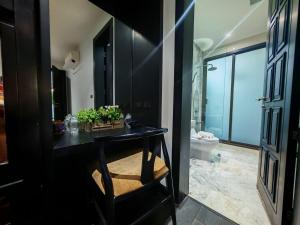 Chalong Modern 2 bedroom pool villa 2 minutes to fitness street and many tourist attractions