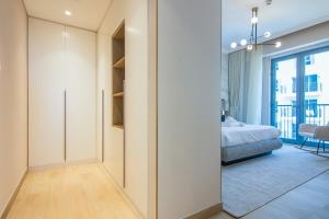 Cozy 3BR Sea-View Apartment in La Rive 1