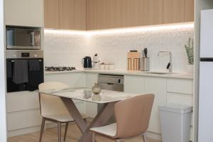 VTA - Queen and Single Bed Apartment in Adelaide CBD