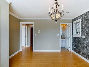 5 Minutes away from Edmonds Station! Ideal location forevents & attractions