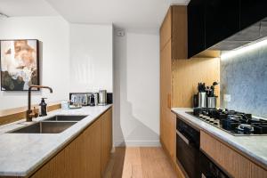 Stylish 3-Bed Townhouse in Vibrant Fitzroy