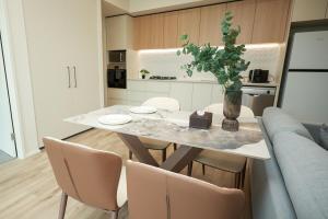 VTA Stylish 2BR Base for City Adventures