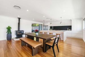 Forresters Lodge by Coast Hosting