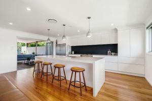 Forresters Lodge by Coast Hosting