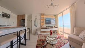 Ocean Blue, Vista Frontal Al Mar