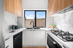 Brand-New 3-Bed Townhouse in Pascoe Vale