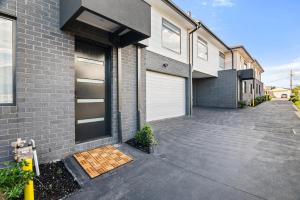 Brand-New 3-Bed Townhouse in Pascoe Vale