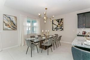 Luxury High Ceilings Pool, Spa Beautiful Home! villa