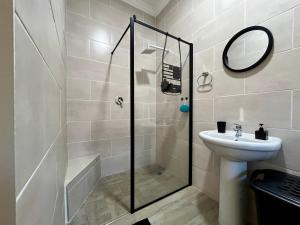 Casa Paradiso, Expansive Apartment Paradise Beach