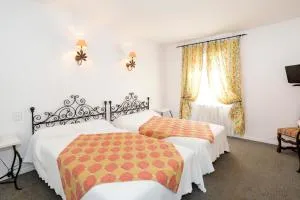 Logis Hôtels - Hôtel Restaurant du Midi - Palleville