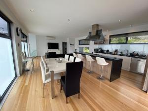 Modern Beach Escape 4BR Walk to Beach