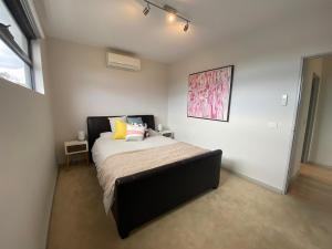 Modern Beach Escape 4BR Walk to Beach