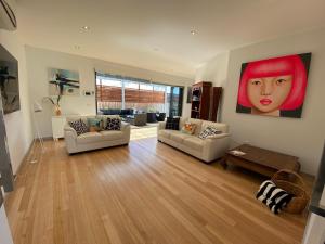 Modern Beach Escape 4BR Walk to Beach