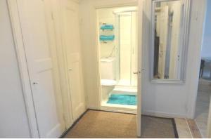 Luxhousing spacious city suite