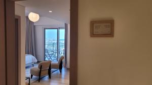 Comfortable & Stylish, Steps from F1 Arena!