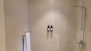 Comfortable & Stylish, Steps from F1 Arena!