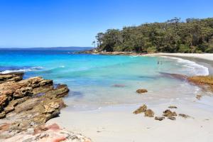 Jerrinja - Absolute waterfront with jetty - 5 mins to Hyams Beach