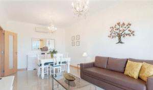 Elegant Encosta Orada 2 Bedroom Albufeira Apartment with pool-view sleeps 5