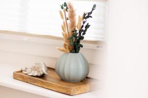 Fischerliesel Greetsiel für bis zu 4 Personen mit Kaminofen und Whirlpool - Haustiere herzlich willkommen, direkt am Hafen