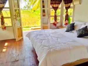 5BR pvt pool wooden house near ubud By iLys C