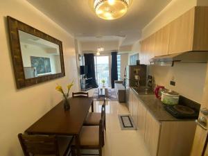 Inspiria 1BR Condo Walk to Mall 3 Pax Modern