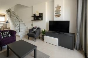 Cozy, modern, two-level apartment