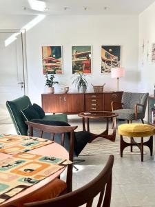 60s-Style Coastal Retreat Minutes from the Beach