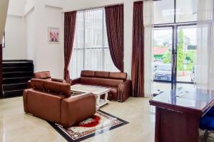 RedDoorz Plus Syariah at Rizano Homestay Batu Sangkar