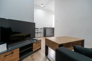 Krzywa Central Apartment by BookingHost