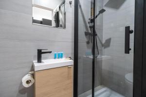 Krzywa Central Apartment by BookingHost