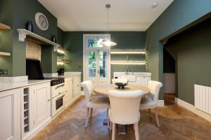 Veeve - Hidden Secrets