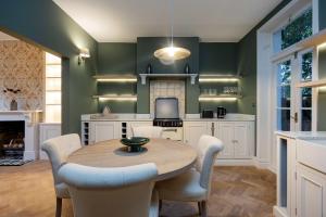 Veeve - Hidden Secrets