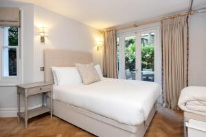 Veeve - Hidden Secrets