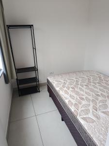 Casa recém inaugurada, em condomínio, a 750 m do mar