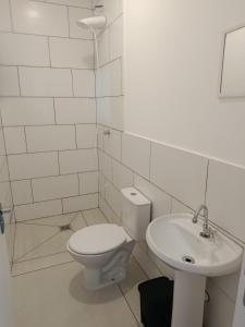 Casa recém inaugurada, em condomínio, a 750 m do mar