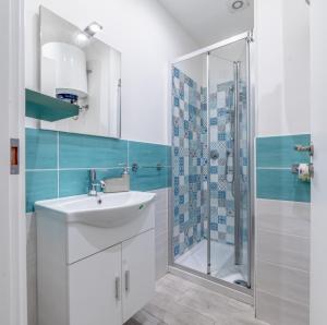 Cozy Enna Rooms - Metro Re di Roma & WiFi