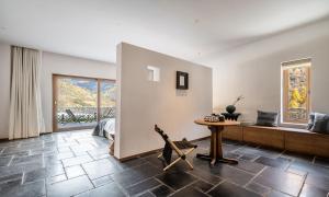 Siguniang Mountain Waiting for the Wind Snow Mountain Guesthouse