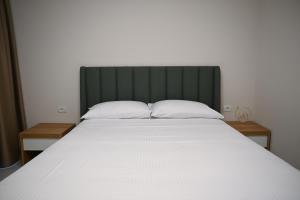 The Minimalist Escape