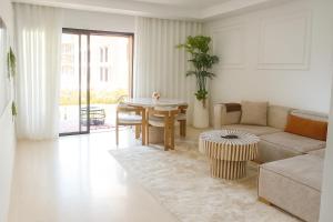 2 chambres avec terrasse vue piscine et transfert aeroport inclus