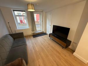 New 3 Bedroom Apartment Next to Station